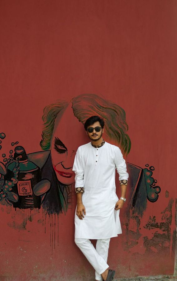 সাদা পাঞ্জাবি–পাজামা সেট